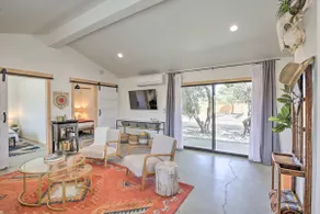 Modern Joshua Tree Bungalow with Fire Pit & BBQ! - Image 4