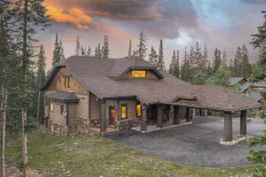 Expansive elegance at base of Peak 8, 6 en-suites, 9 fireplaces, game tables, hot tub! - Image 2
