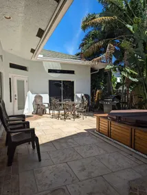 Private Hot Tub, 3 Bdrm 3 Bath 1 Mi. To Beach - Image 3