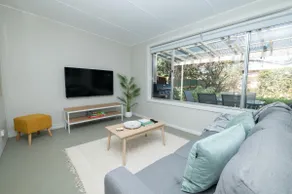 Sweet Caroline Sunny & Spacious Sleeps 6 - Image 4