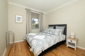 Sweet Caroline Sunny & Spacious Sleeps 6 - Image 2