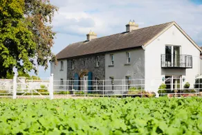 The Granary, Luxuriously Restored Barn on a Farm - Image 2
