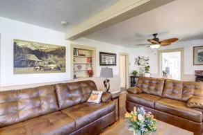Charming Montrose Family Home: Block to Downtown! - Image 5