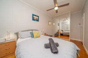 Brighton Beachfront Sanctuary - Retro Coastal Charm - Image 3