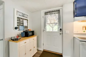 Chic & Central Apartment ~ 6 Mi to Sebec Lake! - Image 4