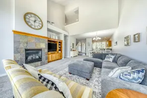 Two-Story Townhouse withFree WiFi, Fireplace, AC, - Image 3