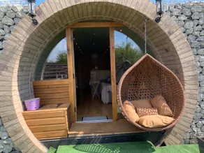 Cosy escape heated luxury pod with hot tub - Image 4