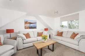 Bridge Apartment - Free Parking & WiFi - Near Perranporth Beach - Image 4