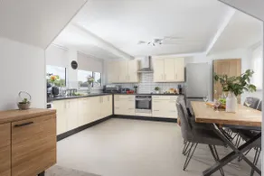 Bridge Apartment - Free Parking & WiFi - Near Perranporth Beach - Image 2
