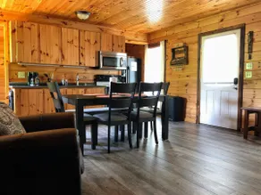 Twisted Vines – Cozy Tiny Home Near Watauga Lake, Stunning Fall Foliage - Image 3