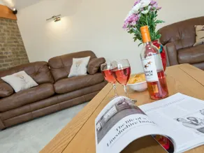 5 bedroom accommodation in East Barkwith, near Market Rasen - Image 3