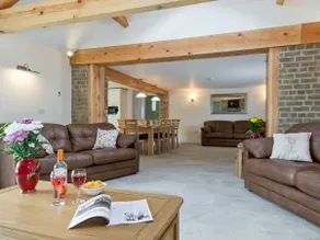 5 bedroom accommodation in East Barkwith, near Market Rasen - Image 2