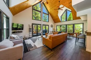 Ridge House - Modern decor & great family space - Image 2