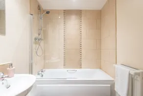 Apartment 4 - Image 5