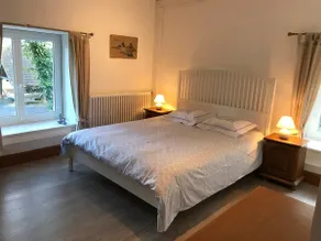 Sleeps12-Farmhouse-5Acres-DDayBeaches-YogaStudio - Image 2