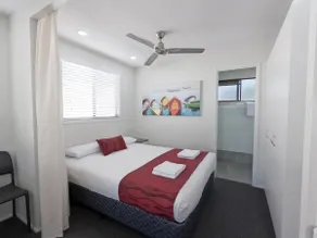Queen Ensuite Cabin 5 Berth - Image 5