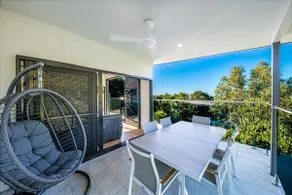 3 Bedroom Holiday Home Valley Views in Airlie Beach - Image 2