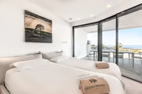 Infinity 0-8 LUXE SEA VIEW 2B - Image 3