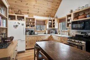 Quiet Cabin in the Woods - Secluded Yet Close to It All - Image 3