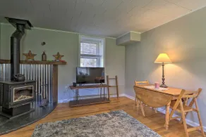 Patio & Fire Pit: Idyllic Cottage in Hellertown! - Image 4
