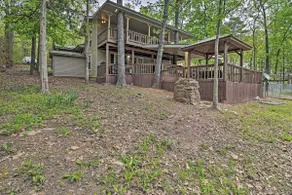 Secluded Edgemont Getaway w/ Huge Outdoor Deck! - Image 3