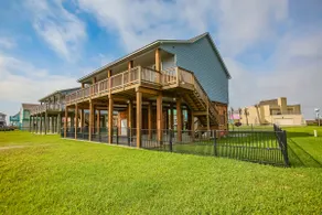 Quick 2 Min Walk to Beach-4Bed/4Bath Home with Ocean/Beach Views - Image 5