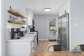 Bayside Beach House Sleeps 10 - Image 5
