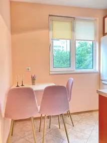 Sunny Central Apartment for 4 Guests 2 minutes from High Street - Image 4