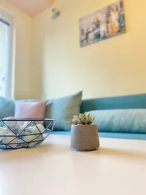 Sunny Central Apartment for 4 Guests 2 minutes from High Street - Image 5