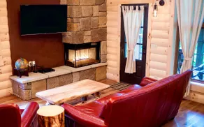 Aharming Treehouse Getaway with Treetop Views - Image 3