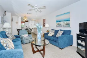 Tropical decor that overlooks the pool 220 - Image 4