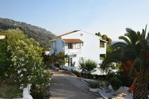 Agios Georgios - 2 Beds - Sleeps 4 - Free Parking - Image 2