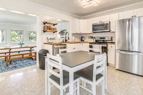 Walk to Crystal River: Home w/ Lanai & Yard! - Image 4