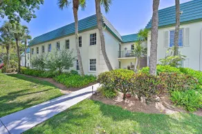 Naples Condo w/ Enclosed Balcony & Lake Views! - Image 3