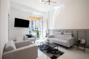 Le Magenta - Happy Rentals - Image 2
