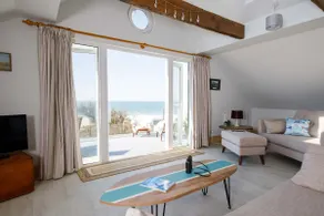 Bright & Dreamy On the Beach Garden & Balcony - Image 3