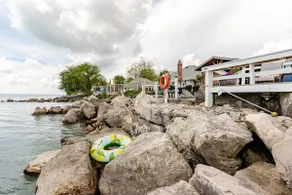 Relaxing lakefront cottage near wineries and beach - Image 5