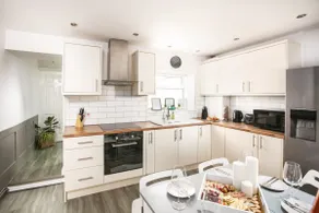 Bijoux Plymouth Cottage - Sleeps 6 - By Habita Property - Image 3