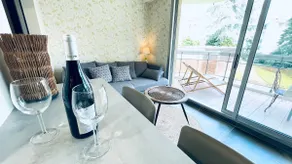 Voiron center, 15 m² terrace, secure parking - Image 3