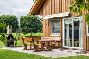 Large guest house - Image 2