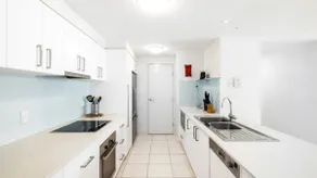 Large Modern Unit With Lift & Pool - Image 2