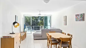 Large Modern Unit With Lift & Pool - Image 5