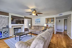 Boat Dock, Game Room! Lakefront Glendale Getaway - Image 2