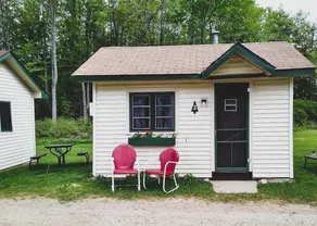 Cabin #3 - ”Middle Mitten” - Image 4