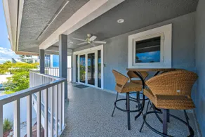 Bright Coastal Condo: Walk to Lido Key Beach! - Image 3