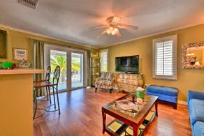 Bright Coastal Condo: Walk to Lido Key Beach! - Image 5