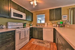Bright Coastal Condo: Walk to Lido Key Beach! - Image 2