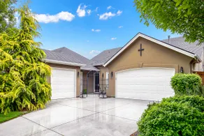 Family Home in North Meridian Near Everything - Image 3