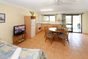 Alma Bay Holiday Unit 1 - Image 4