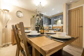 Harry's - 2 Bedroom Holiday Home - Tenby - Image 3